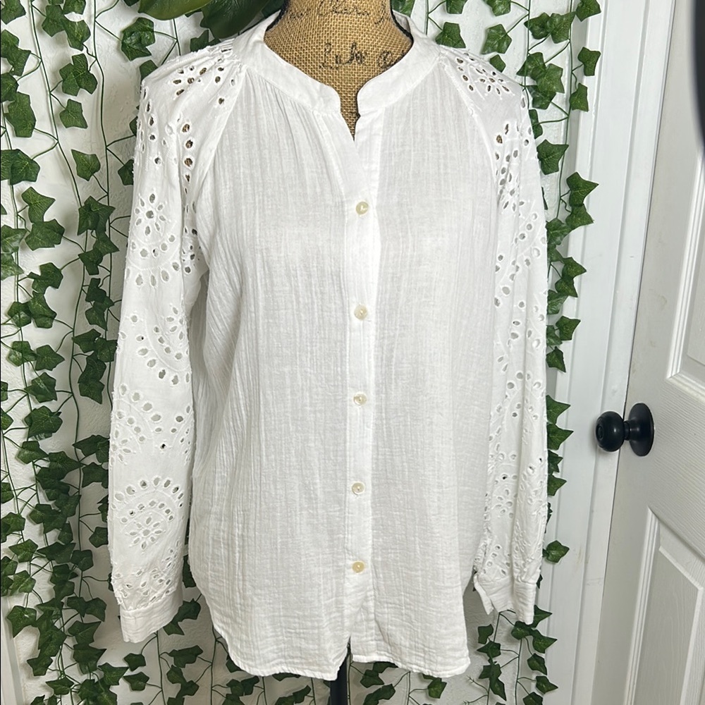 ARTELIER BY NICOLE MILLER White Eyelet Long Sleeve Blouse - Picture 2 of 5